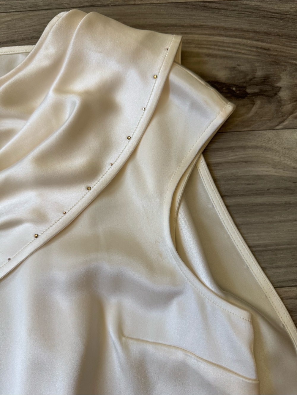 St. John Cream Satin Sleeveless Cowl Neck Studded Blouse Size Medium - Picture 3 of 12